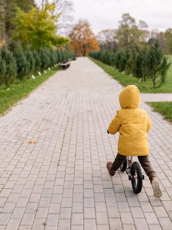 kind auf Fahrrad