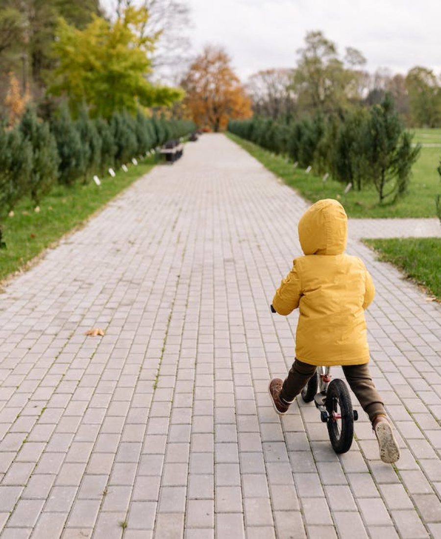 kind auf Fahrrad